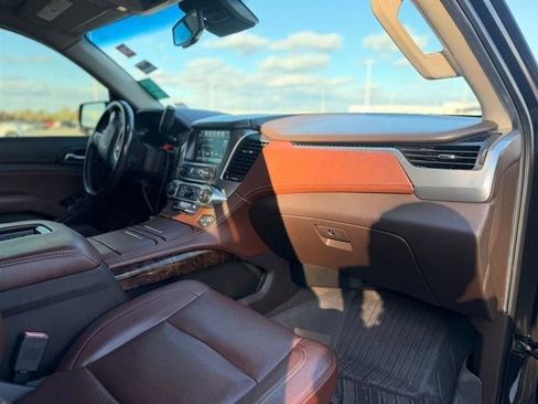 Used 2019 Chevrolet Suburban Premier AWD/4WD image 13