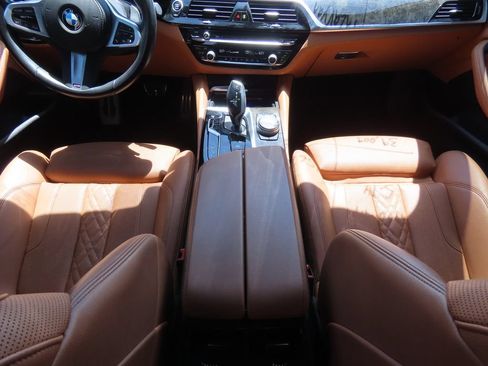 Used 2023 BMW 530i w/ M Sport Package RWD image 9