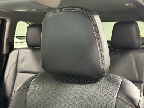 Used 2018 Toyota Highlander Limited AWD/4WD image 18