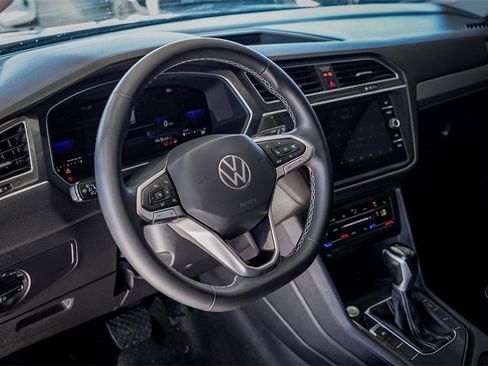 Used 2022 Volkswagen Tiguan SE image 10