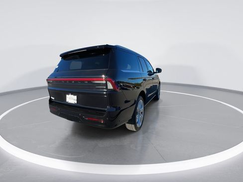 New 2025 Lincoln Navigator Reserve AWD/4WD image 8