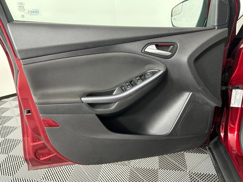 Used 2013 Ford Focus Titanium FWD image 32