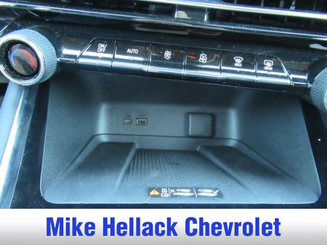 Used 2026 Chevrolet Traverse LT FWD image 32