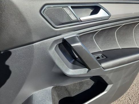 Certified 2024 Volkswagen Tiguan SE image 15