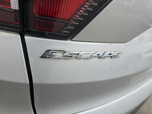Used 2018 Ford Escape Titanium AWD/4WD image 10
