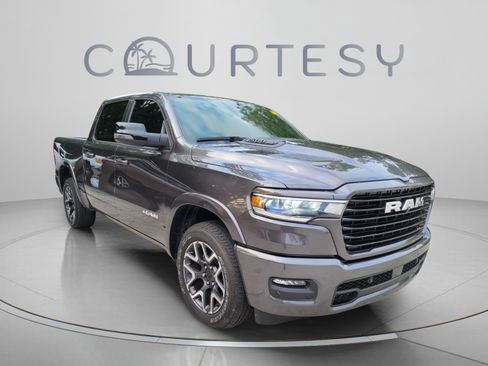 Used 2025 RAM 1500 Laramie AWD/4WD image 4