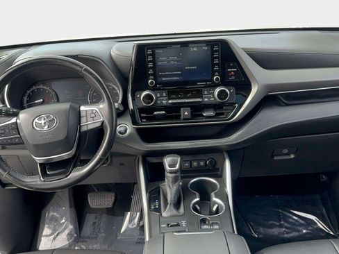 Certified 2020 Toyota Highlander XLE AWD/4WD image 12