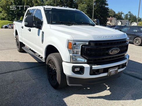Used 2022 Ford F250 XLT w/ Black Appearance Package AWD/4WD image 3