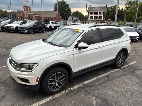 Used 2020 Volkswagen Tiguan SE w/ 3rd Row Seat Package AWD/4WD image 2