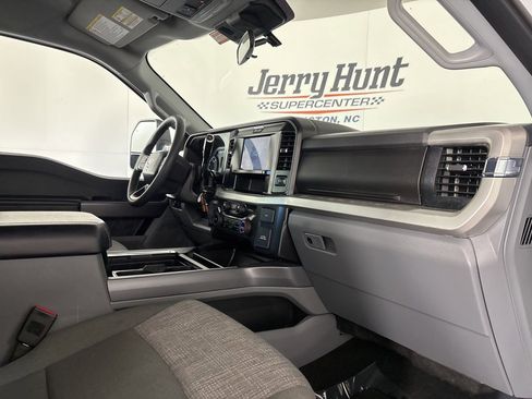 Used 2025 Ford F250 XLT w/ FX4 Off-Road Package image 27