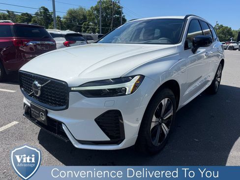 Used 2025 Volvo XC60 T8 Plus w/ Climate Package AWD/4WD image 4