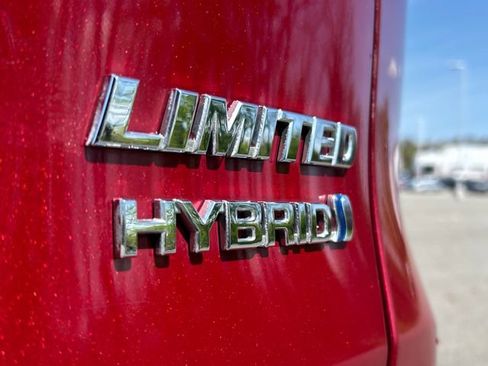 Used 2021 Toyota RAV4 Limited AWD/4WD image 32