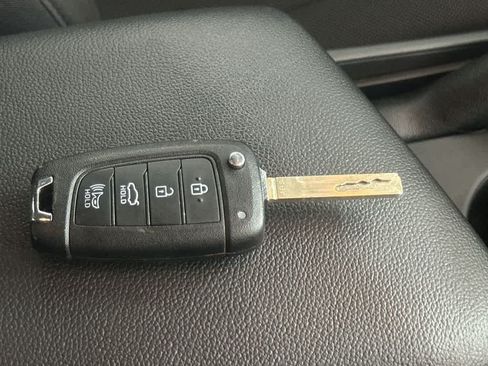 Used 2025 Hyundai Elantra SE FWD image 23