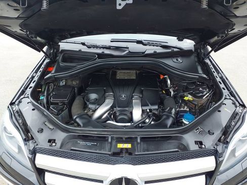 Used 2016 Mercedes-Benz GL 550 4MATIC image 24