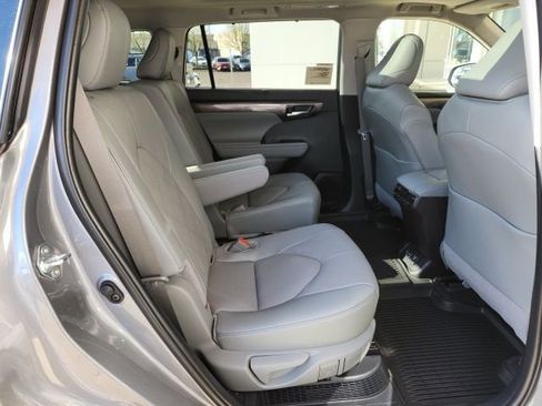 New 2026 Toyota Highlander Platinum image 26