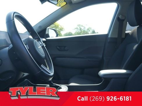 Used 2024 Hyundai Kona SEL AWD/4WD image 36