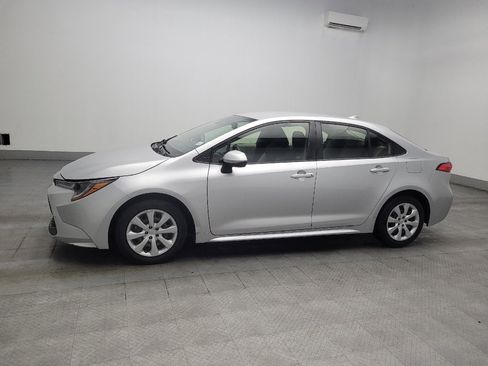 Used 2020 Toyota Corolla LE FWD image 2