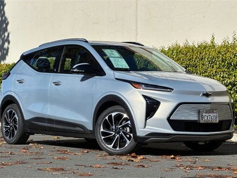 Used 2022 Chevrolet Bolt EUV Premier w/ Sun & Sound Package image 2