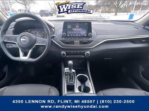 Used 2024 Nissan Altima 2.5 SV image 17