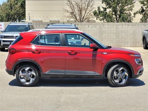 New 2025 Hyundai Venue Limited image 3