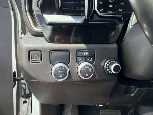 Used 2022 GMC Sierra 1500 SLE image 30
