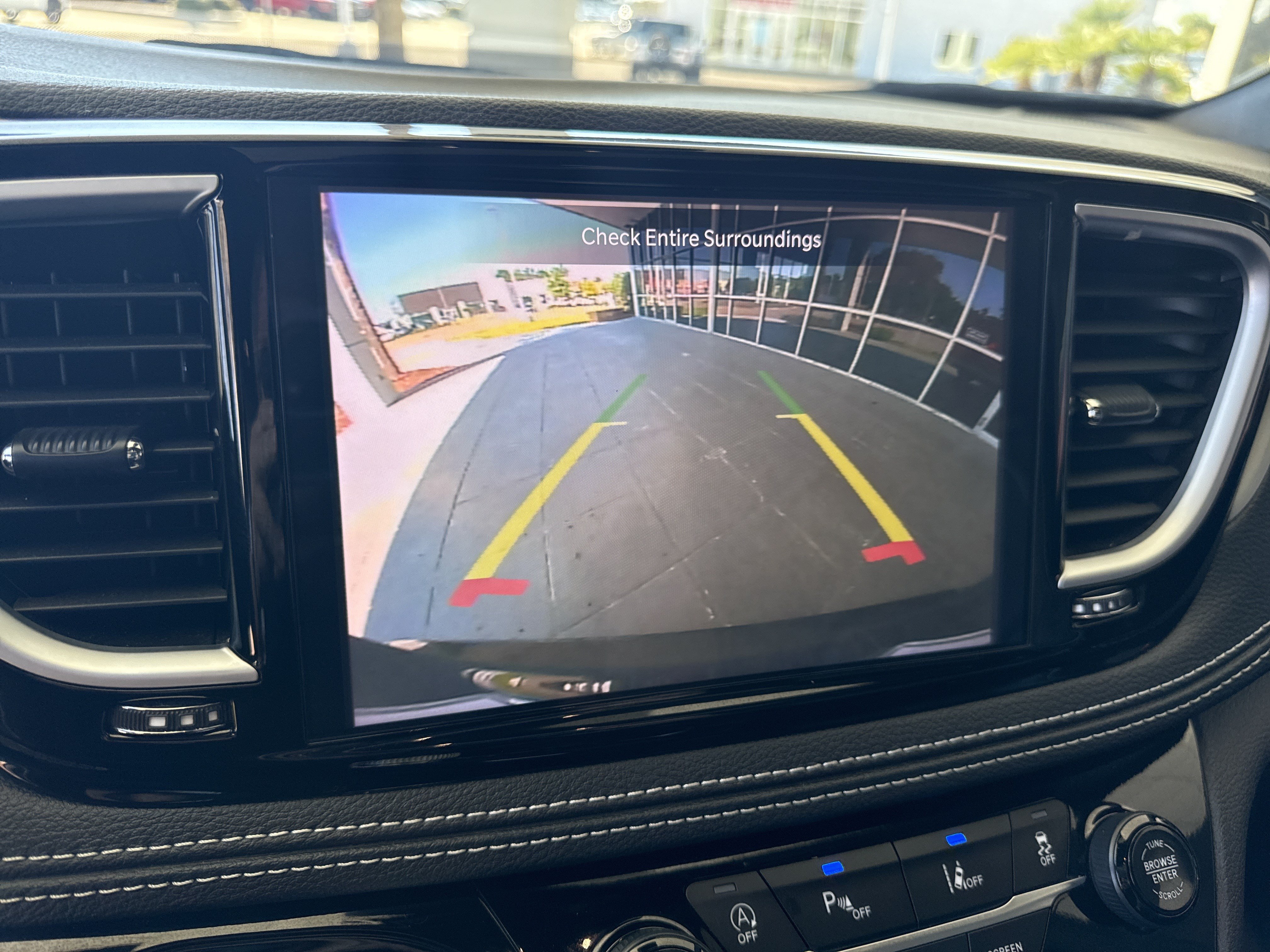 Used 2025 Chrysler Pacifica Limited FWD image 24