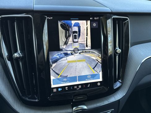 Used 2025 Volvo XC60 B5 Plus image 25