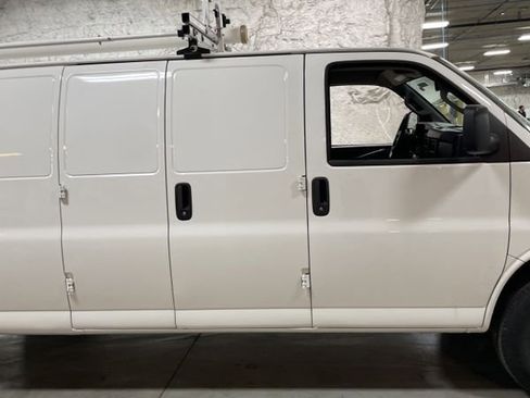 Used 2025 Chevrolet Express 2500 Extended w/ Communications Package image 9