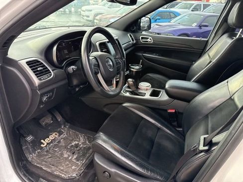 Used 2017 Jeep Grand Cherokee Altitude image 7