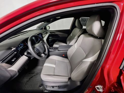 Used 2025 Toyota Camry SE w/ Convenience Package FWD image 14