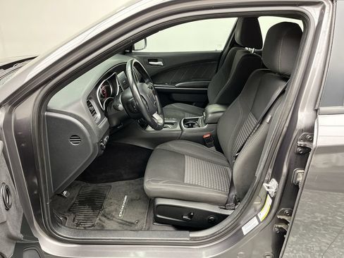 Used 2017 Dodge Charger SXT AWD/4WD image 3