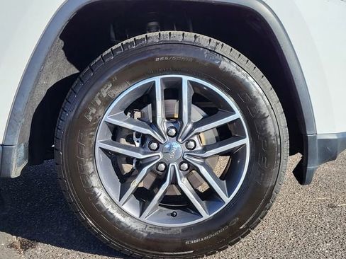 Used 2017 Jeep Grand Cherokee Limited image 29