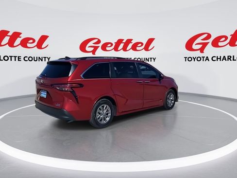Certified 2021 Toyota Sienna XLE image 8