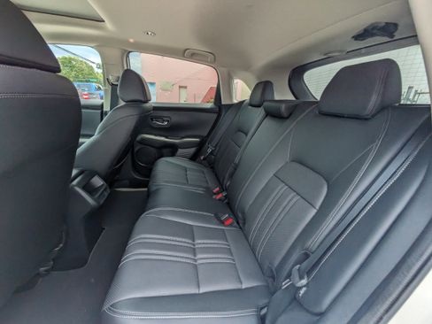 Used 2023 Honda HR-V EX-L image 11