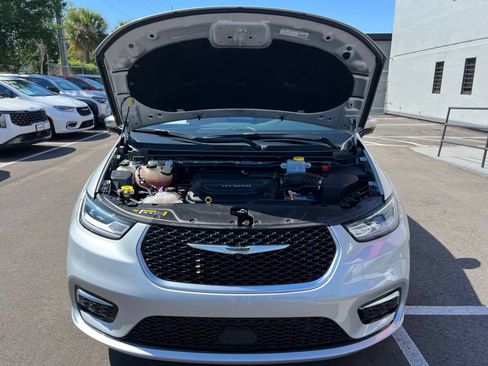 Used 2023 Chrysler Pacifica Pinnacle FWD image 18