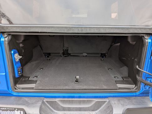 Used 2024 Jeep Wrangler Sahara w/ Safety Group image 17