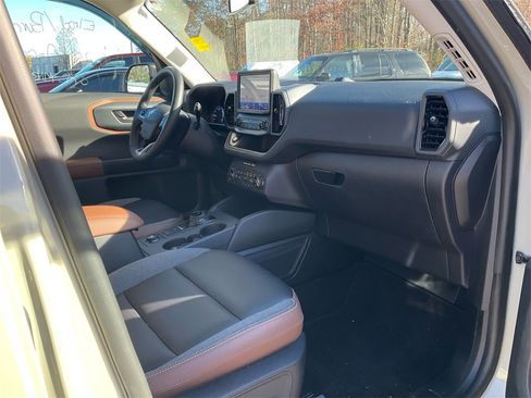 Used 2024 Ford Bronco Sport Outer Banks w/ Tech Package image 9