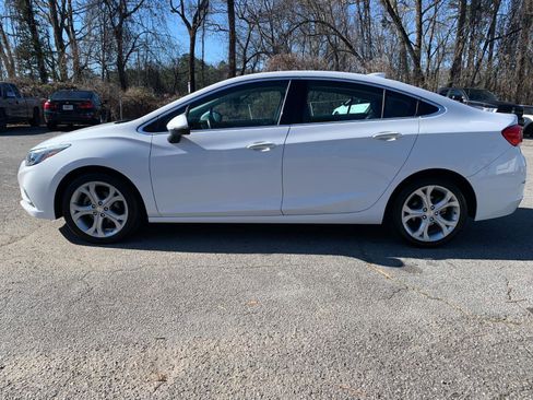 Used 2018 Chevrolet Cruze Premier image 4