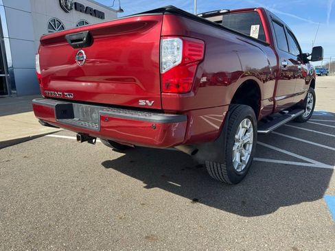 Used 2017 Nissan Titan SV RWD image 11