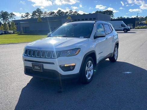Used 2021 Jeep Compass Latitude w/ Sun and Sound Group FWD image 3