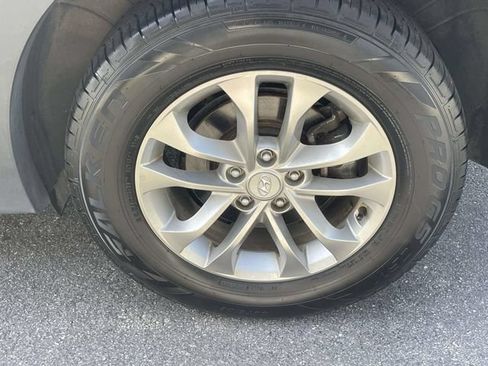 Used 2019 Hyundai Santa Fe SE AWD/4WD image 4