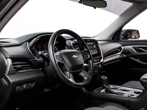 Used 2019 Chevrolet Traverse LT image 3