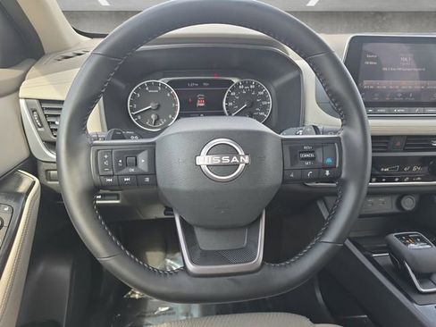 Certified 2025 Nissan Rogue SV image 21