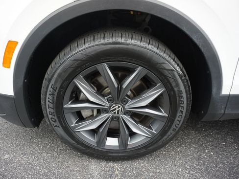 Used 2022 Volkswagen Tiguan SE FWD image 35