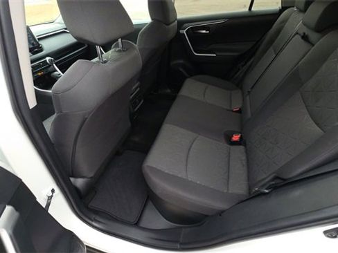 Used 2021 Toyota RAV4 XLE w/ Convenience Package image 18