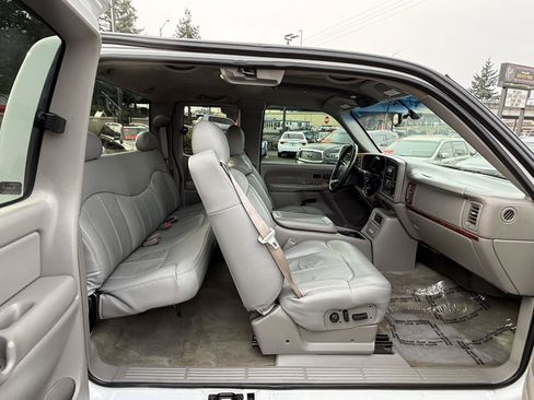 Used 2000 Chevrolet Silverado 2500 LT w/ Firm Ride Suspension Pkg image 16