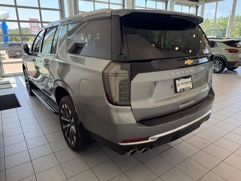 Used 2025 Chevrolet Suburban High Country AWD/4WD image 40