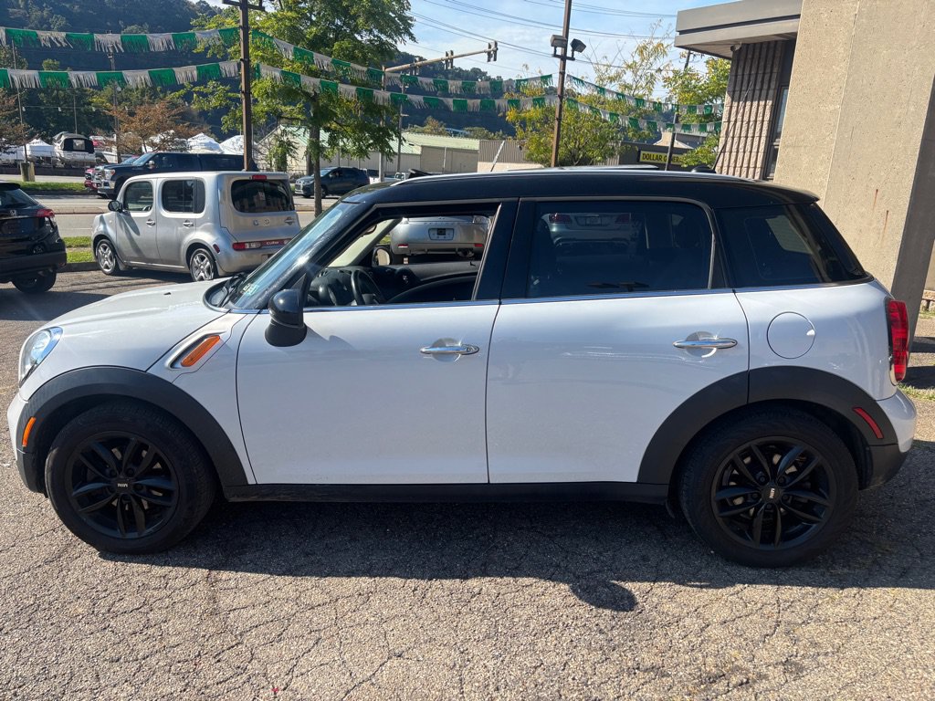 Used 2013 MINI Cooper Countryman FWD image 2