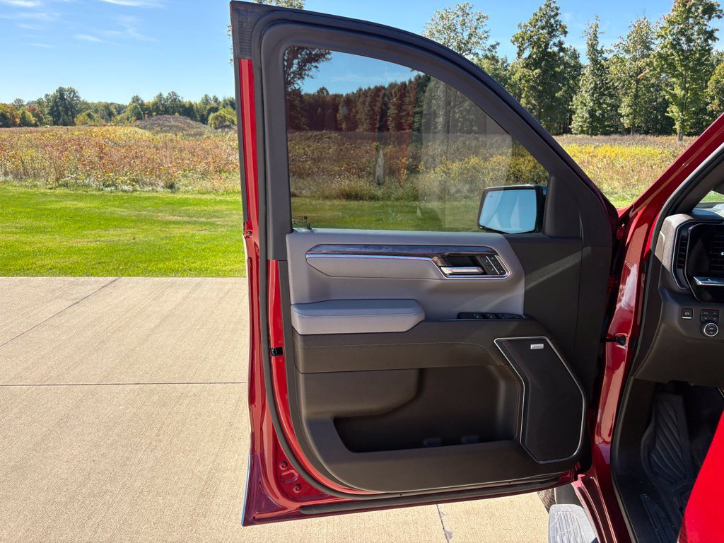 Used 2023 Chevrolet Silverado 1500 LTZ AWD/4WD image 10