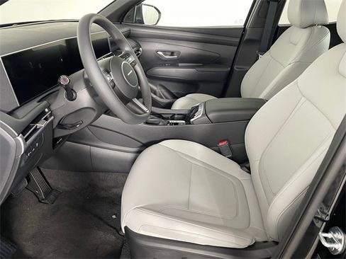 New 2025 Hyundai Santa Cruz SEL image 2